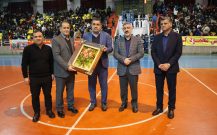 دکتر بابایی کارنامی از قهرمانی تیم شهدای تلمادره  درجام دهیاری های بخش چهاردانگه تقدیر کرد