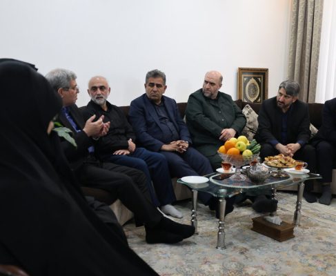 دکتر بابایی کارنامی در دیدار با خانواده شهید شعبان‌نژاد در محمودآباد: ۳۴ شهید و جانباز بهزیستی در جنگ ۴۰ روزه