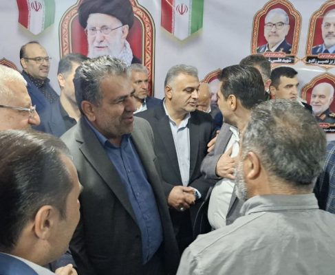 حضور دکتر بابایی کارنامی در موکب خدمت و دیدار چهره‌به‌چهره با مردم