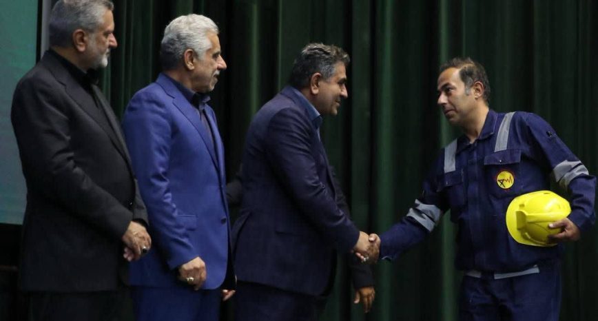 تجلیل از کارگران نمونه کشور با حضور دکتر بابایی کارنامی و وزیر کار