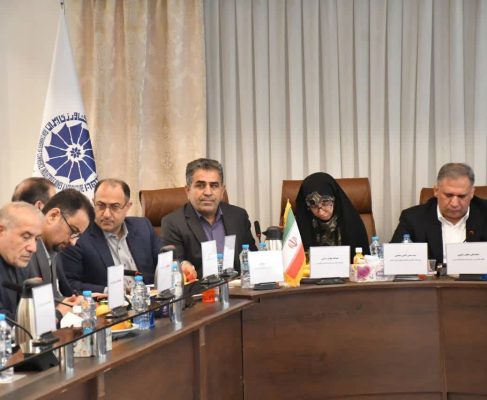 نشست هم اندیشی فعالان اقتصادی استان با دکتر بابایی کارنامی / ایجاد خط اعتباری برای رفع تعهدات کارفرمایان