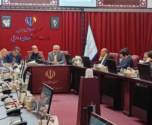 دیدار دکتر بابایی کارنامی با وزیر اقتصاد و امور دارایی به اتفاق جمعی از نمایندگان مجلس/ تأکید نماینده مردم ساری و میاندورود در مجلس بر تشکیل قرارگاه مقابله با گرانی