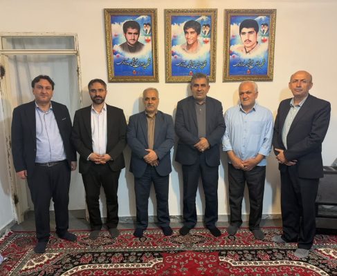دیدار دکتر بابایی کارنامی با خانواده شهیدان فتح اللهی